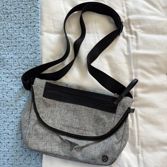 LULULEMON Festival Bag in Grey and Black Crossbody Flap Everyday - Picture 1 of 6
